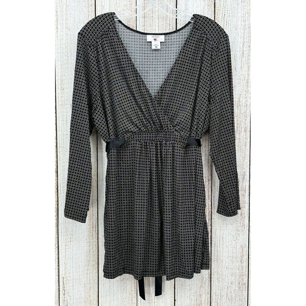 Two Hearts Maternity Blouse Size 1X Tie Back Waist V-Neck‎ All Over Print